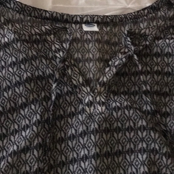 Old Navy Sheer blouse size small. - Picture 2 of 5